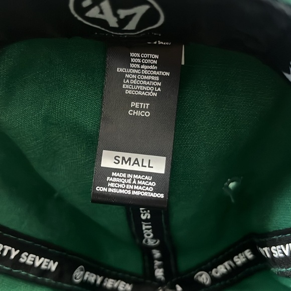 Boston Red Sox Hat - Picture 4 of 5